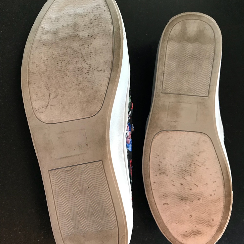 🛍🎏🎋HOST PICK🎊Slip on Asian print tennis shoes - Picture 5 of 5